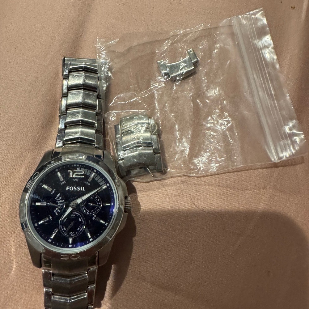 Fossil Men's Silver and Black Watch